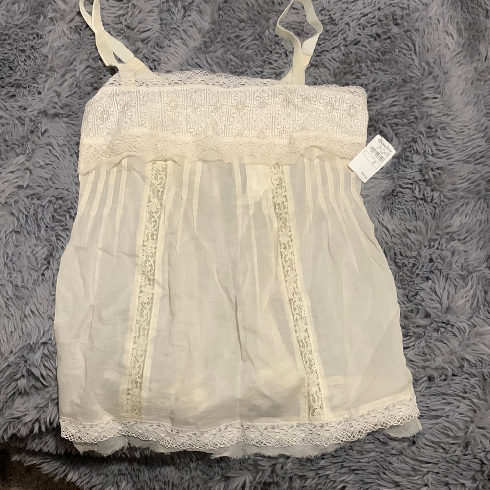 cute old fashion blouse it’s giving me early 70s tank top
